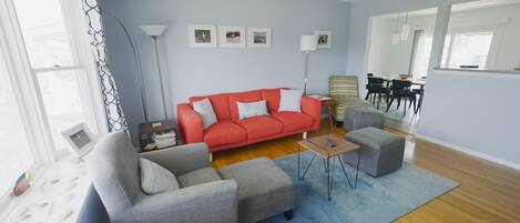 Smart-tv, dvd-afspiller, bordfodbold, legetøj