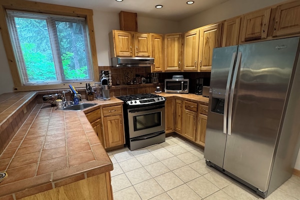 Køleskab, mikrobølgeovn, ovn, kogeplade