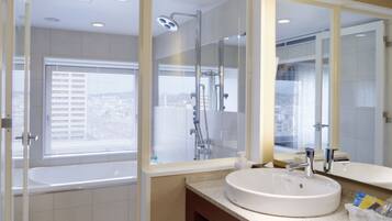 Separate bathtub and shower, free toiletries, hair dryer