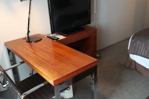 In-room safe, free WiFi, bed sheets