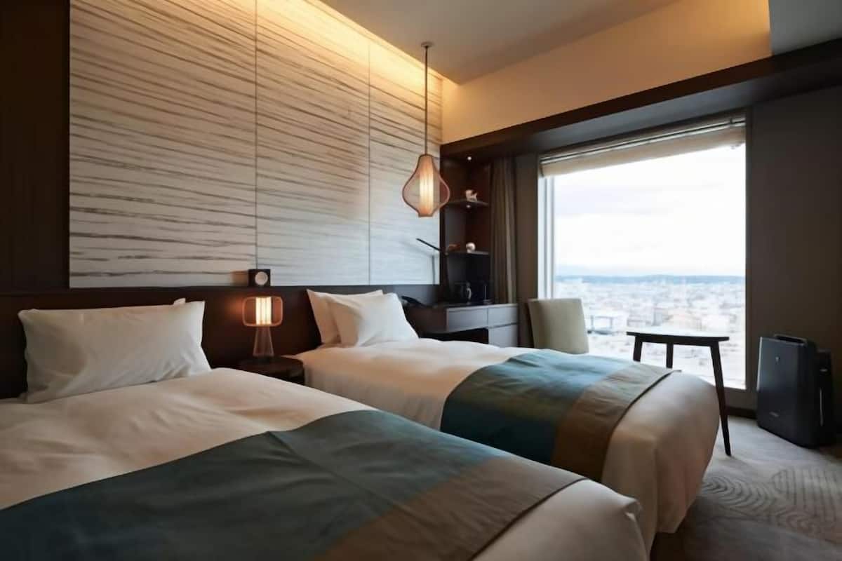 In-room safe, free WiFi, bed sheets