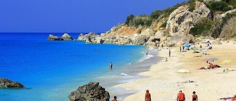 Una spiaggia nelle vicinanze