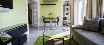 Newly built apartment (in a quiet location, good transport links, free parking