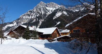 Detached vacation house with view upon the valley, sunny location