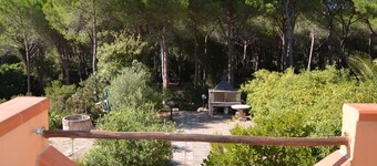 Rest, beach and sea. 700m to the beach
Air condition and Wi-Fi.