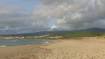 Plage à proximité, chaises longues