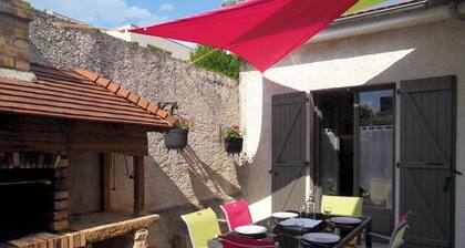 Maison avec cour, terrasse et garage aux portes du centre historique de Dijon.