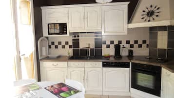 KylskÄp, mikrovÄgsugn, ugn och spishÀll