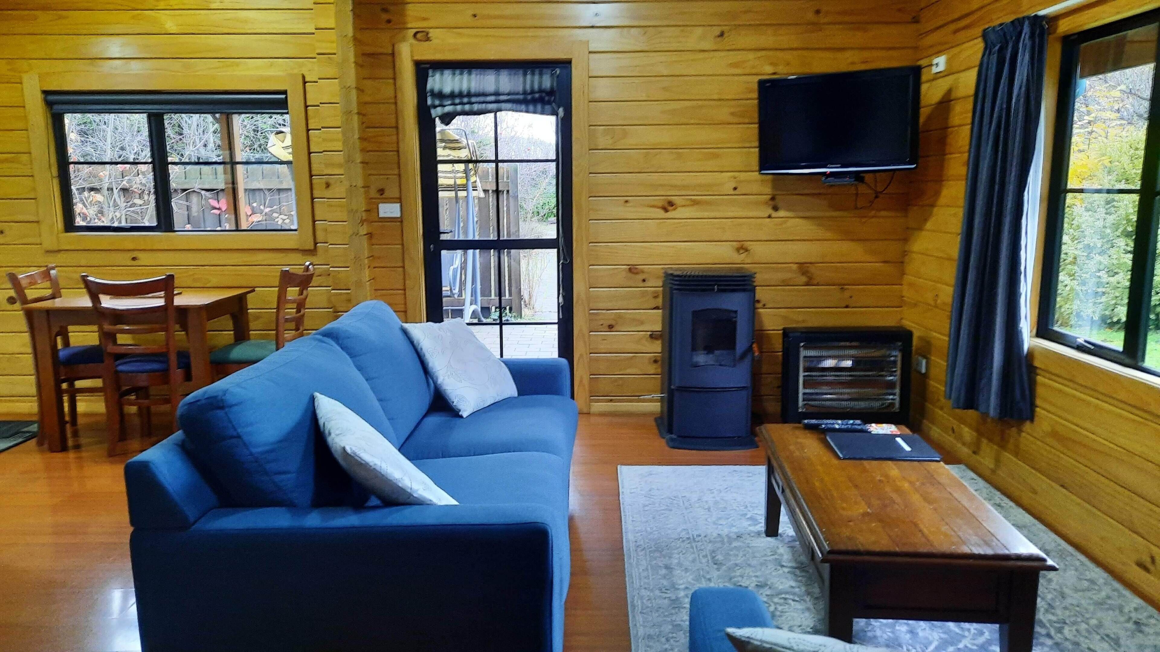 Chalet, 2 Bedrooms, Garden Area | Living area