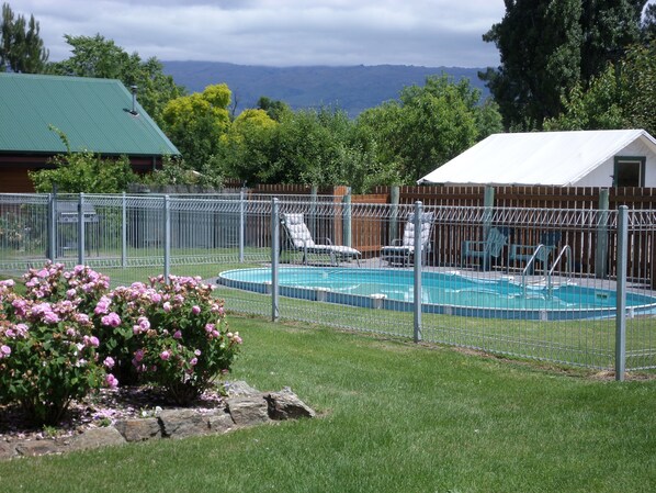 Sesongbasert utendørsbasseng