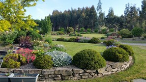 Garden - Central Chalets (Alexandra)