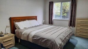 Økonomi-alpehytte, 2 soverom | Individuelt dekorert, individuelt innredet og skrivebord for bærbar PC