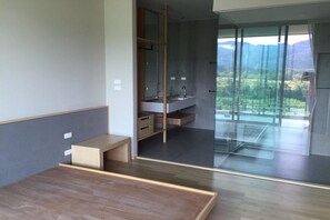 2 Bedrooms | 2 bedrooms, desk, blackout drapes, free WiFi