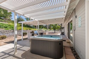 Terrace/patio - GREAT LOCATION! CLOSE TO PELTZER, LORIMAR, FAULKNER, LONG SHADOW WINERIES! (Temecula)