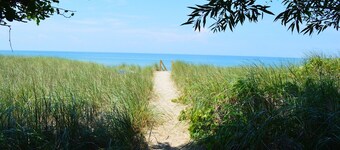 Cozy Lakeside Cottage .... avec plage privée! 