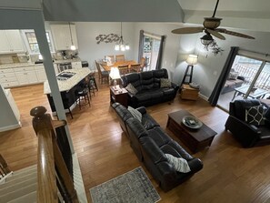 Smart TV, fireplace, ping pong, books