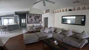 Smart-TV, Videospiele, DVD-Player, Stereoanlage