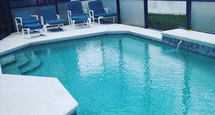 VAU! Championsgate-minuutteja disneyyn, oma uima-allas, wifi, tennis, kuntosali, pelihuone