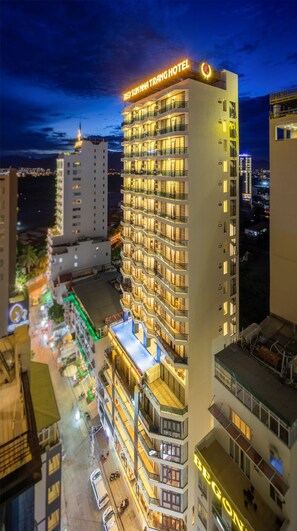 Front of property – evening/night - Red Sun Nha Trang Hotel (Nha Trang)