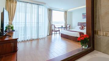 Family Room, Balcony | Minibar, in-room safe, desk, blackout drapes