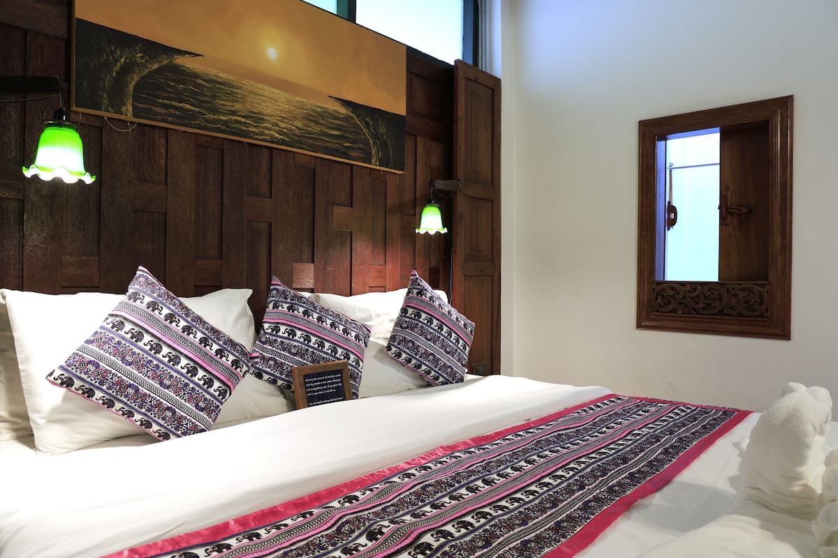 Deluxe Suite | In-room safe, desk, WiFi (free)