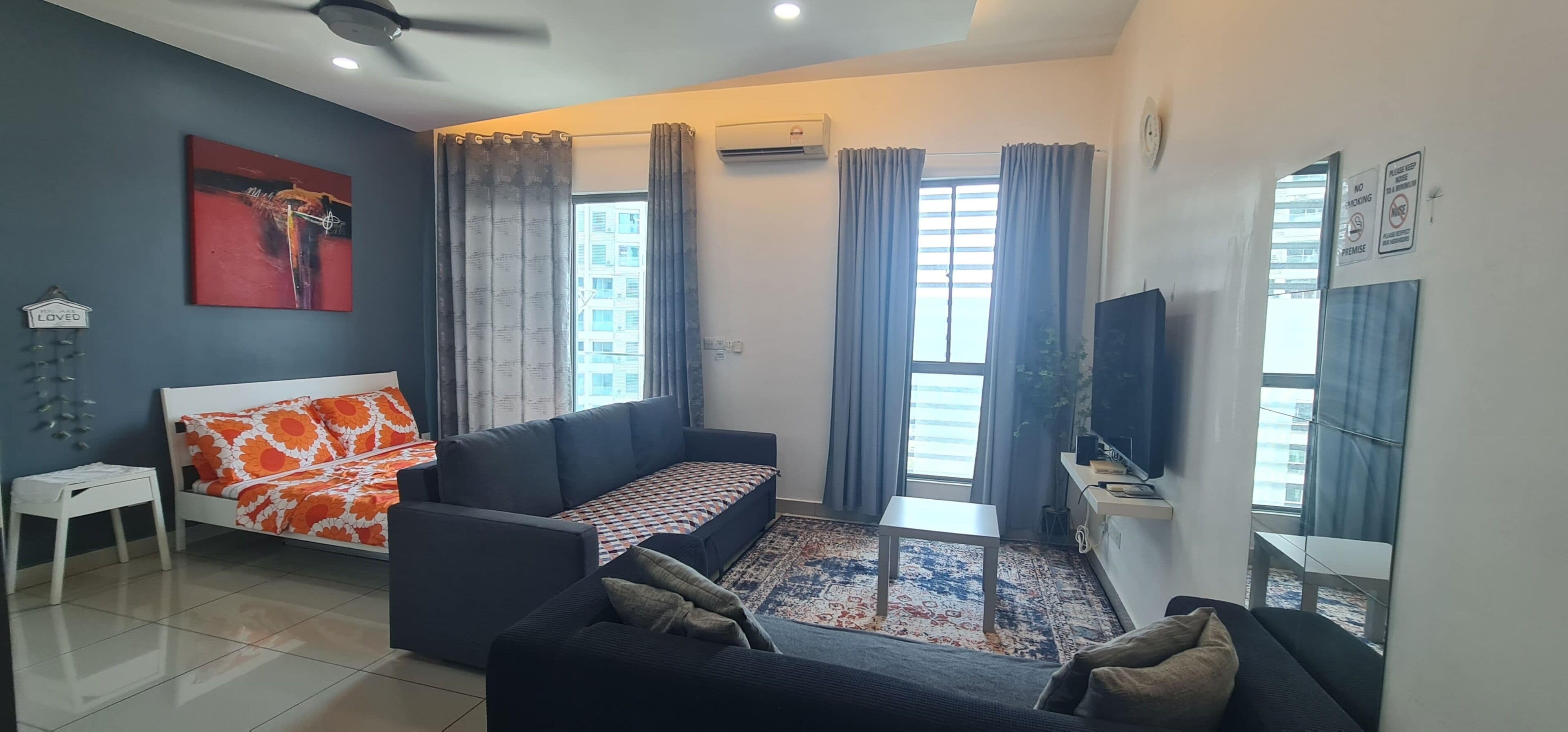 Studio | Skrivebord, skrivebord for bærbar PC, blendingsgardiner og lydisolert