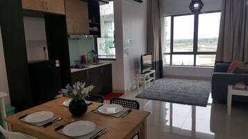 Apartemen, 1 kamar tidur | 1 kamar tidur, ruang kerja ramah laptop, dan tirai kedap cahaya