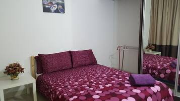 Apartment, 1 Bedroom | 1 bilik tidur, ruang kerja komputer riba, langsir/tirai gelap terus