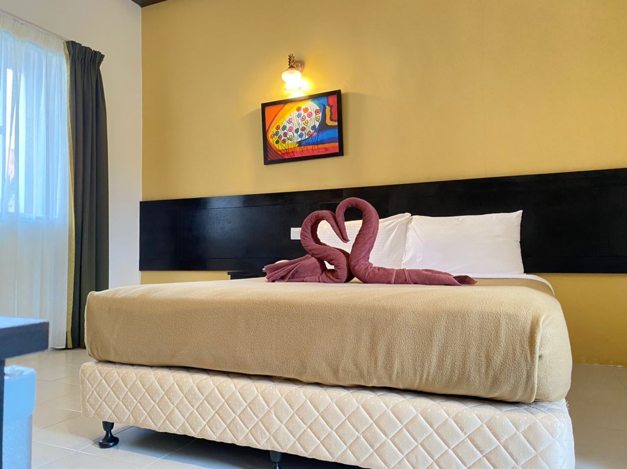 Standard Room, 1 Queen Bed | Minibar, desk, iron/ironing board, free WiFi