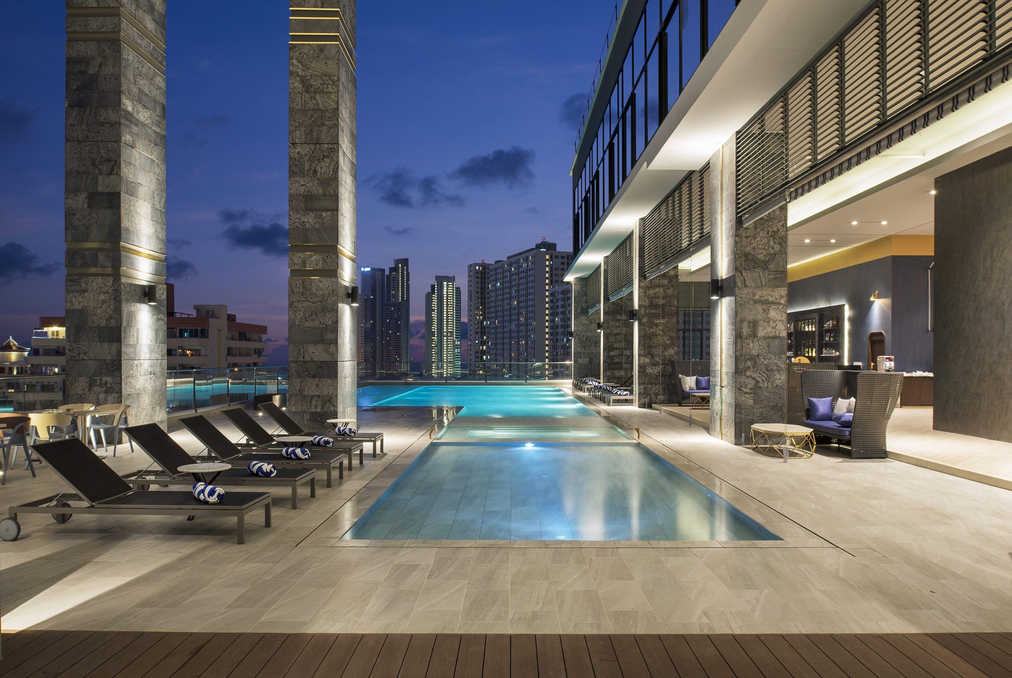 outdoor pool, open 6:00 am to 10:00 pm, pool loungers