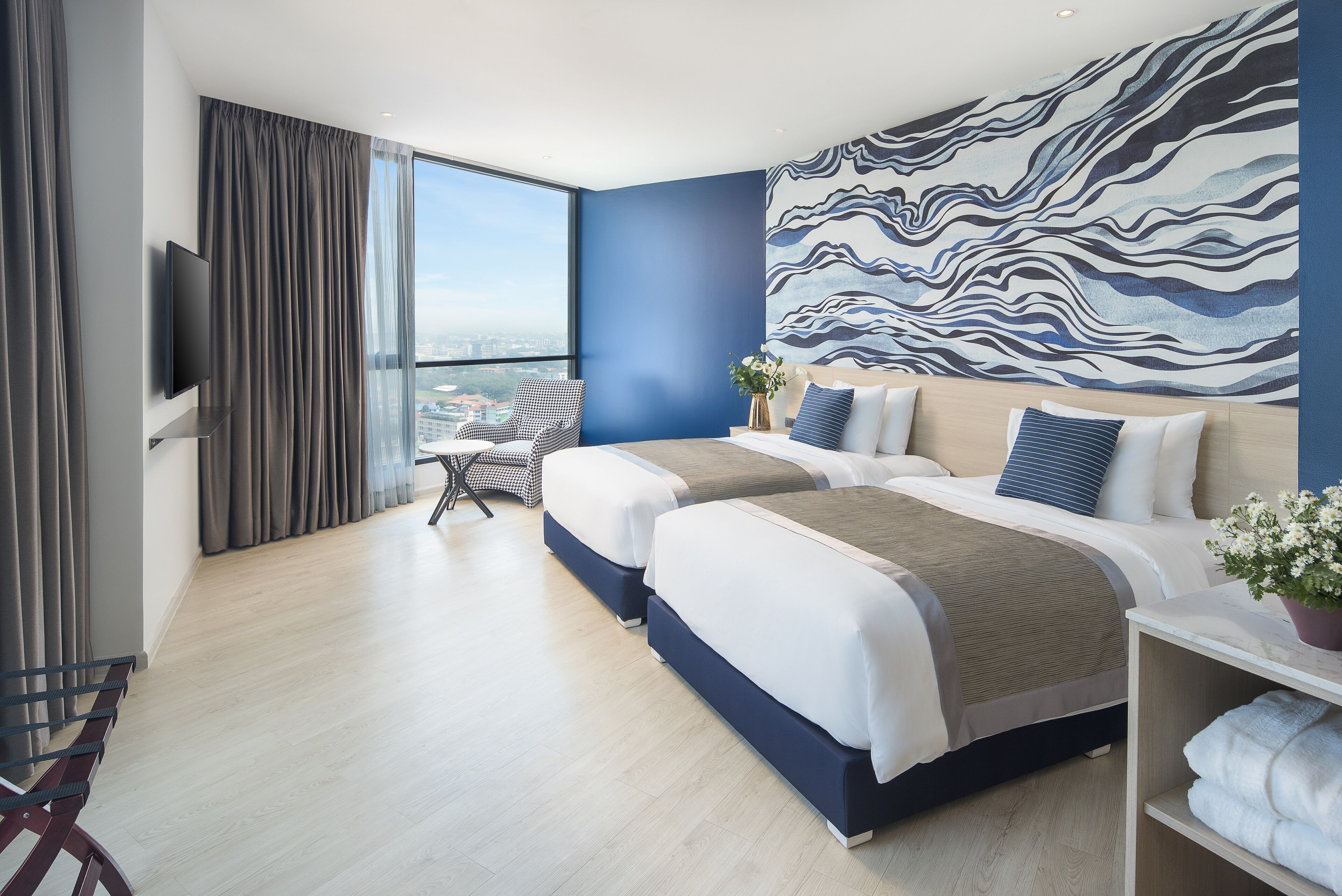 deluxe room, city view | 1 bedroom, in-room safe, blackout curtains, rollaway beds