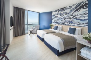 Deluxe Room, City View | 1 bedroom, in-room safe, blackout drapes, rollaway beds