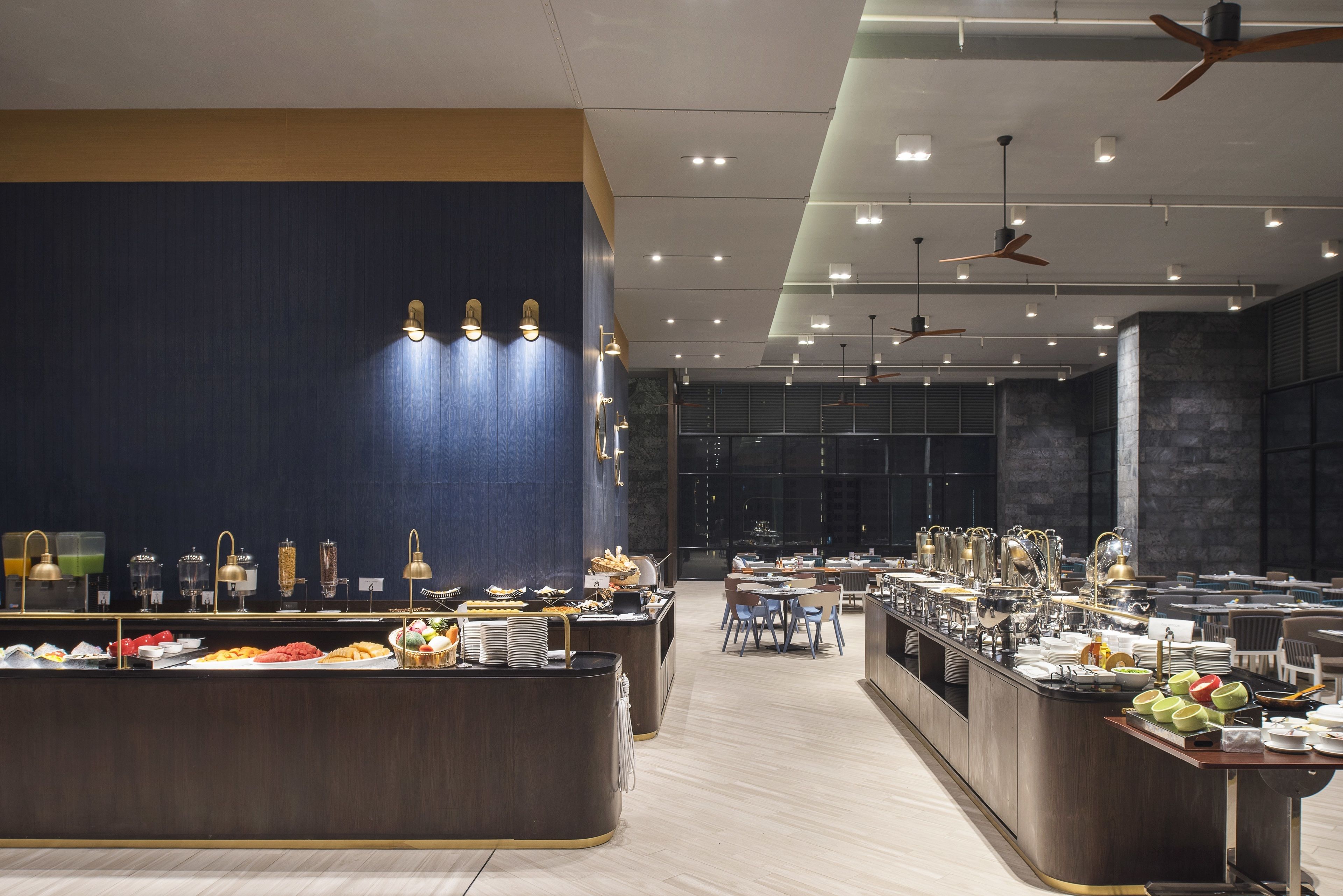 2 restaurants, breakfast, lunch served; local and international cuisine