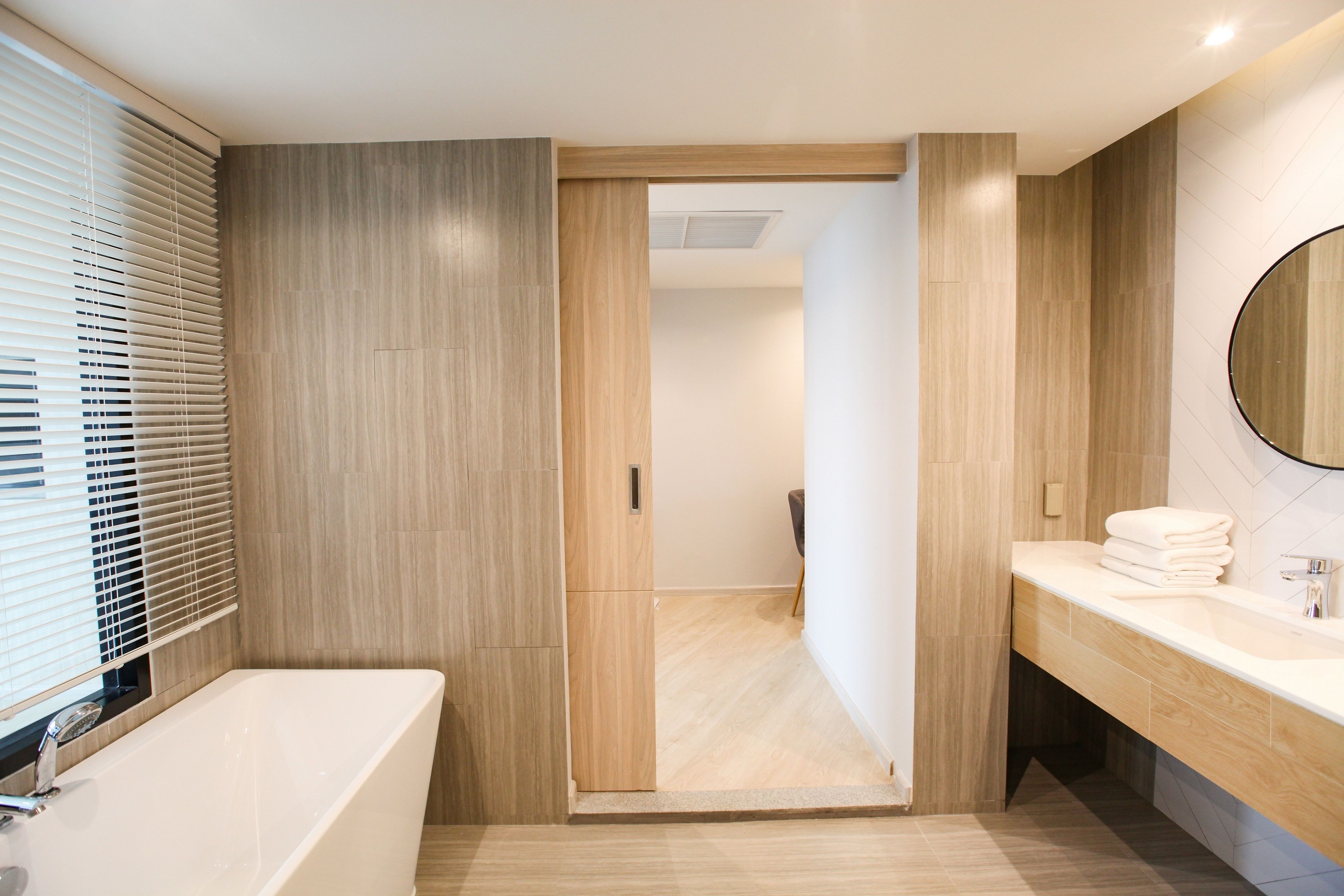 one bedroom ocean suite with bathtub | bathroom | free toiletries, hair dryer, bathrobes, slippers