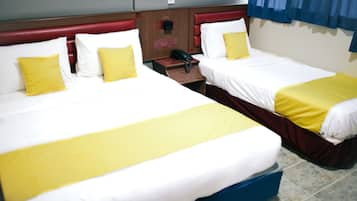 Family Room | Desk, free WiFi, bed sheets