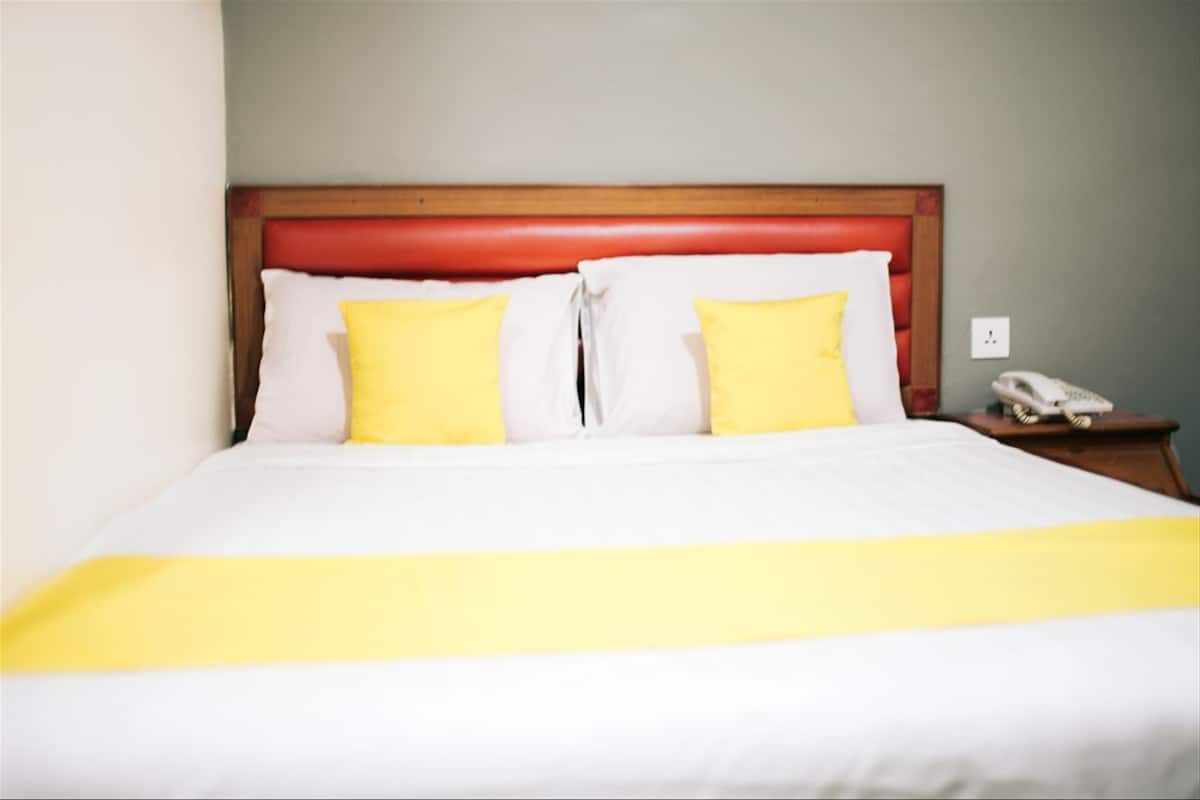 Deluxe Room | Desk, free WiFi, bed sheets