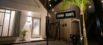 CINEMA RESORTS 1