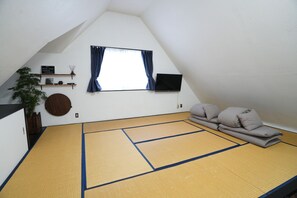 1 bedroom, blackout drapes, free WiFi, bed sheets - CINEMA RESORTS 1 (Motobu)