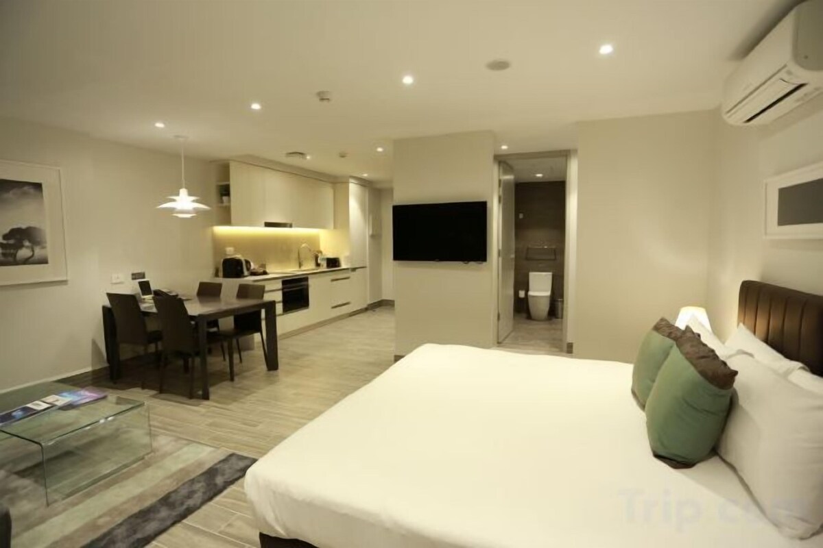 Studio Panoramic Suite