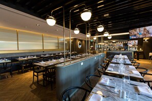 Desayuno a la carta todos los días (con cargo) 