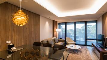 1 bedroom, premium bedding, in-room safe, laptop workspace