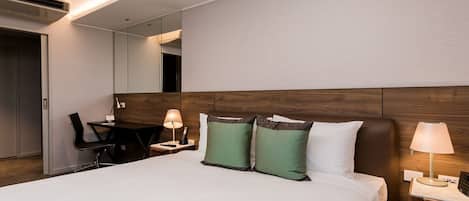 1 bedroom, premium bedding, in-room safe, laptop workspace