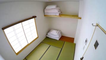 In-room safe, soundproofing, free WiFi, bed sheets