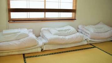 In-room safe, soundproofing, free WiFi, bed sheets