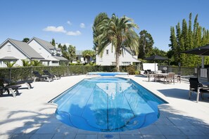 Kolam renang terbuka