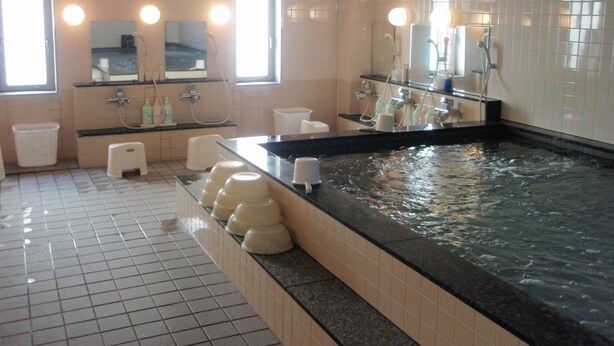 Public bath - Capsule Hotel Kobe Sannomiya - Caters to men (Kobe)