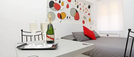 高级房 | 客房内保险箱、办公桌、隔音、免费婴儿床