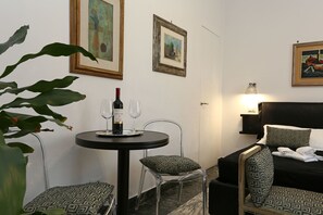 Superior Room | Living area - Houspitality Caesar B&B (Rome)