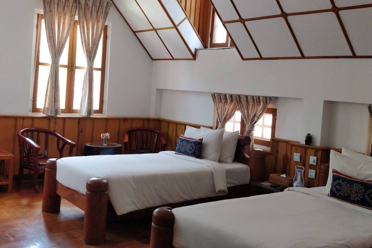 Comfort Twin Room | In-room safe, desk, cribs (free), WiFi (free)