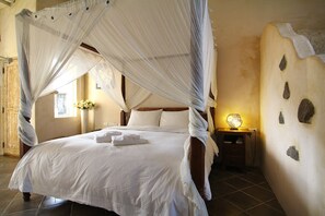 Deluxe Double Room | Minibar, soundproofing, free WiFi, bed sheets - WestOldHouse (Hengchun)